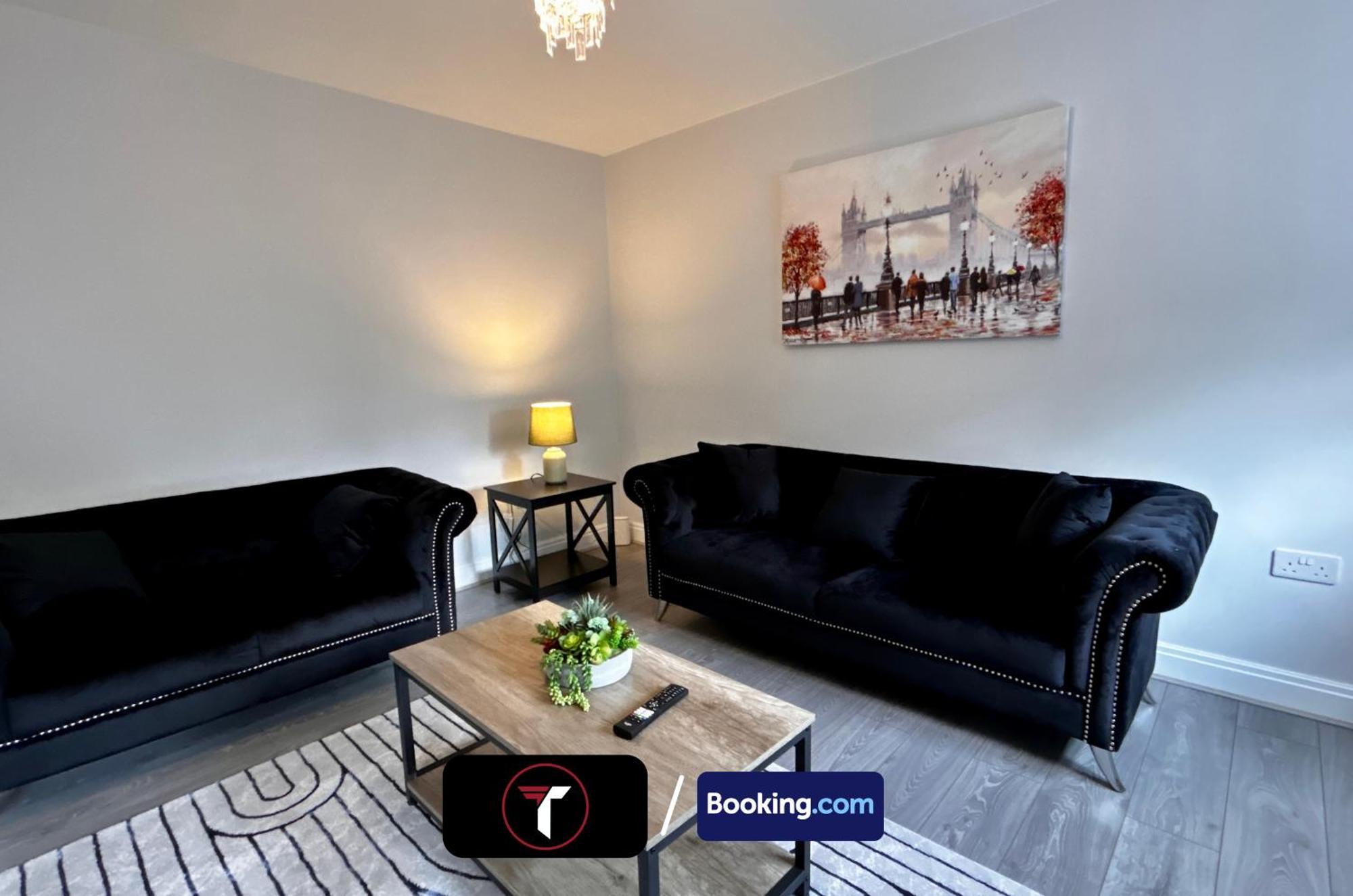 Spacious 4 Bedroom By Tara Stays Short Lets & Serviced Accommodation Aldershot With Free Wifi & Garden 외부 사진