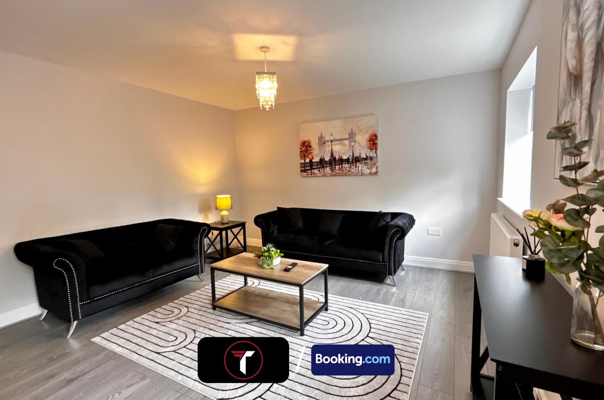 Spacious 4 Bedroom By Tara Stays Short Lets & Serviced Accommodation Aldershot With Free Wifi & Garden 외부 사진