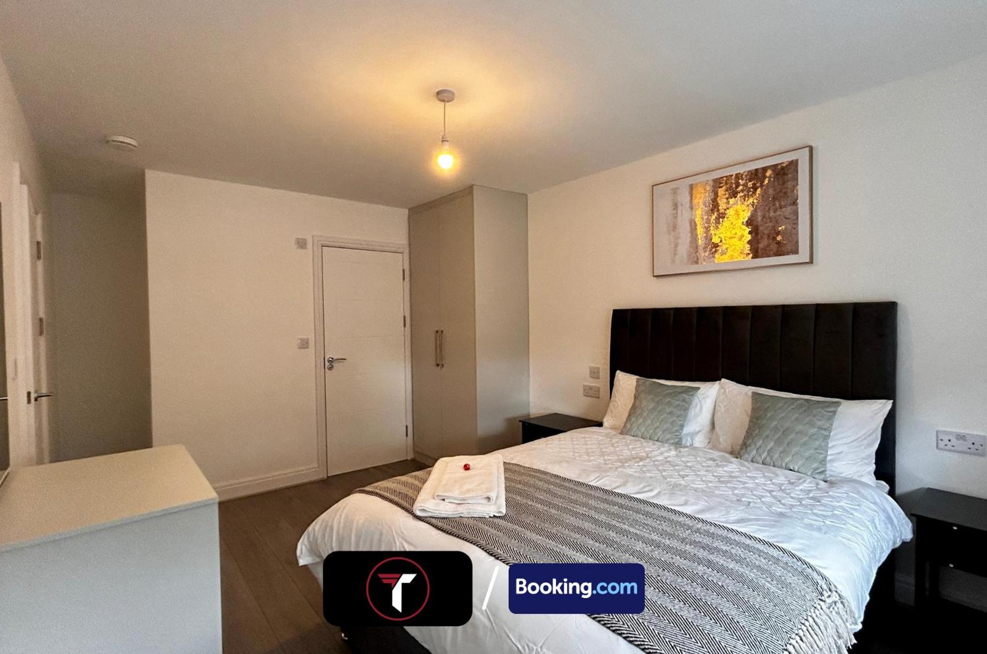 Spacious 4 Bedroom By Tara Stays Short Lets & Serviced Accommodation Aldershot With Free Wifi & Garden 외부 사진