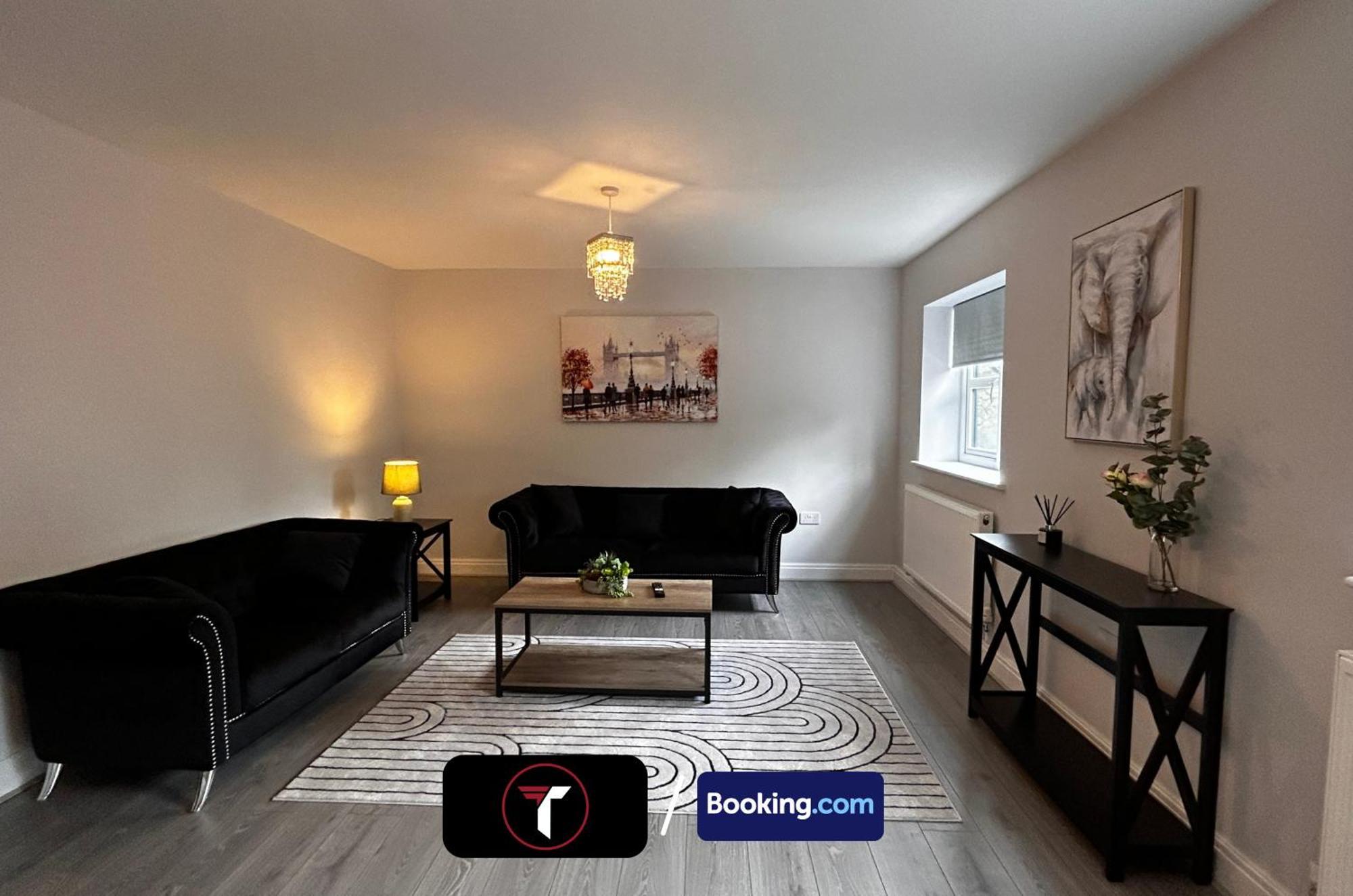 Spacious 4 Bedroom By Tara Stays Short Lets & Serviced Accommodation Aldershot With Free Wifi & Garden 외부 사진