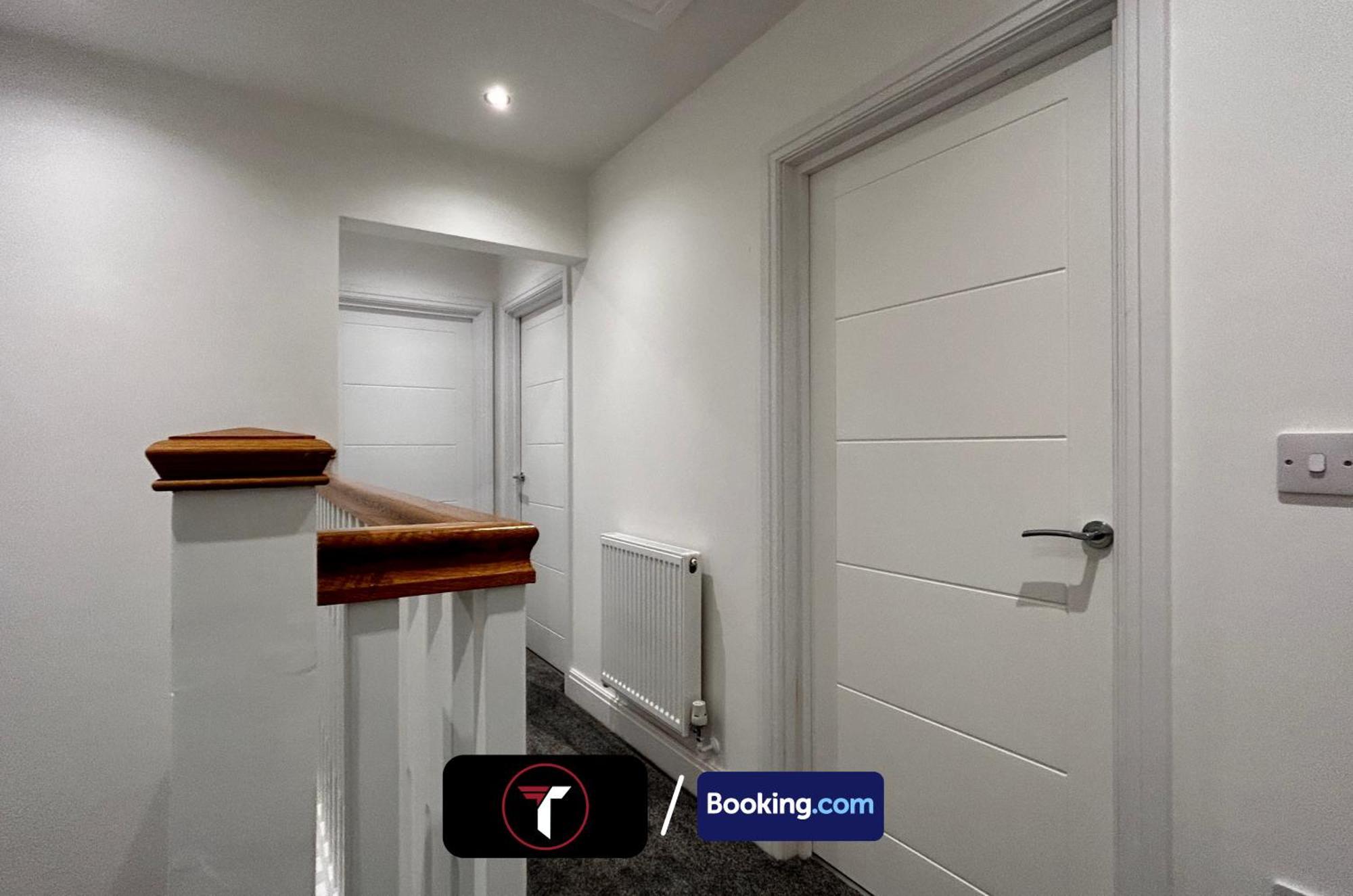 Spacious 4 Bedroom By Tara Stays Short Lets & Serviced Accommodation Aldershot With Free Wifi & Garden 외부 사진